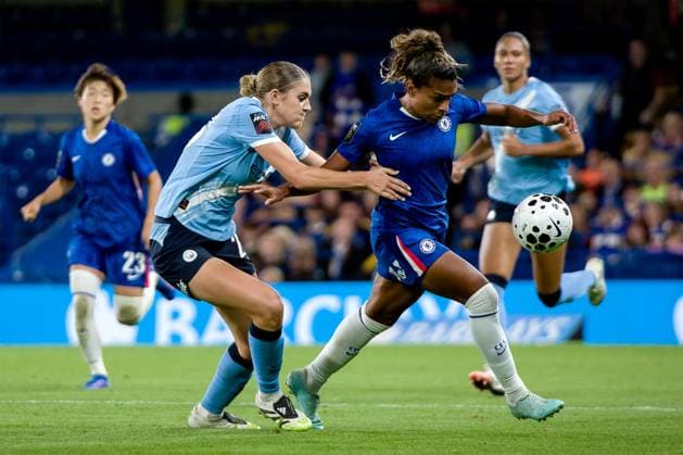 London, England, September 05 2025: Gracie Prior (28 Manchester City) and Catarina Macario (9 Chelsea) in action during the Womens Super League game between Chelsea and Manchester City at Stamford Bridge in London, England. (Photo by Pedro Porru Sports Press Photo SPP) Copyright: xPedroxPorrux xSPPx Sportspressphoto_SPR20783