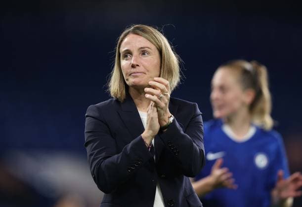 . - Chelsea Women v Manchester City Women, Women™s Super League, Stamford Bridge Stadium, London, England. - 5th September 2025. (C) Daniel Weir Crystal Pix Sonia Bompastor manager of Chelsea Women applauds the Chelsea Women fans after the victory. - Chelsea Women v Manchester City Women, Women™s Super League, Stamford Bridge Stadium, London, England. - 5th September 2025. (C) Daniel Weir Crystal Pix London Stamford Bridge Stadium United Kingdom Copyright: xDanielxWeirx CP_Chelsea_Women_Manchester_City_Women_51