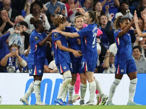 . - Chelsea Women v Manchester City Women, Women™s Super League, Stamford Bridge Stadium, London, England. - 5th September 2025. (C) Daniel Weir Crystal Pix GOAL 2-0, Maika Hamano of Chelsea Women goal celebration with Erin Cuthbert & Niamh Charles of Chelsea Women after scoring a goal to put Chelsea Women 2-0 ahead. - Chelsea Women v Manchester City Women, Women™s Super League, Stamford Bridge Stadium, London, England. - 5th September 2025. (C) Daniel Weir Crystal Pix London Stamford Bridge Stadium United Kingdom Copyright: xDanielxWeirx CP_Chelsea_Women_Manchester_City_Women_81