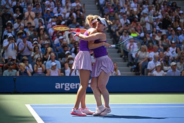 (250906) -- NEW YORK, Sept. 6, 2025 -- Gabriela Dabrowski (R) Erin Routliffe celebrate winning the women s doubles final match between Gabriela Dabrowski of Canada Erin Routliffe of New Zealand and Katerina Siniakova of the Czech Republic Taylor Townsend of the United States at the 2025 US Open tennis championships in New York, the United States, Sept. 5, 2025. ) (SP)U.S.-NEW YORK-TENNIS-US OPEN-WOMEN S DOUBLES LixRui 