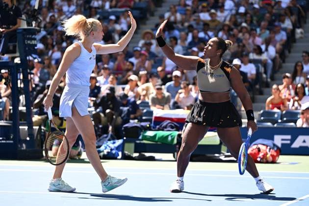 (250906) -- NEW YORK, Sept. 6, 2025 -- Katerina Siniakova (L) Taylor Townsend celebrate scoring during the women s doubles final match between Gabriela Dabrowski of Canada Erin Routliffe of New Zealand and Katerina Siniakova of the Czech Republic Taylor Townsend of the United States at the 2025 US Open tennis championships in New York, the United States, Sept. 5, 2025. ) (SP)U.S.-NEW YORK-TENNIS-US OPEN-WOMEN S DOUBLES LixRui 