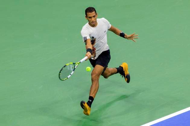 September 5, 2025, Flushing Meadows, New York, USA: Felix Auger-Aliassime hits a running forehand during his semifinals match against Jannik Sinner on Day 13 of the 2025 US Open at USTA Billie Jean King National Tennis Center on Friday September 5, 2025 in the Flushing neighborhood of the Queens borough of New York City. JAVIER ROJAS PI Flushing Meadows USA - ZUMAp124 20250905_zaa_p124_125 Copyright: xJavierxRojasx