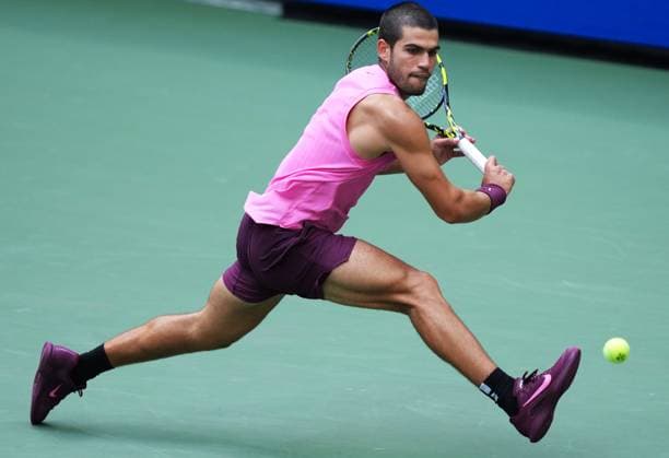 (250906) -- NEW YORK, Sept. 6, 2025 -- Carlos Alcaraz hits a return during the men s singles semifinal match between Novak Djokovic of Serbia and Carlos Alcaraz of Spain at the 2025 US Open tennis championships in New York, the United States, Sept. 5, 2025. ) (SP)U.S.-NEW YORK-TENNIS-US OPEN-MEN S SINGLES-SEMIFINALS WuxXiaoling 