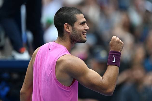 (250906) -- NEW YORK, Sept. 6, 2025 -- Carlos Alcaraz celebrates after the men s singles semifinal match between Novak Djokovic of Serbia and Carlos Alcaraz of Spain at the 2025 US Open tennis championships in New York, the United States, Sept. 5, 2025. ) (SP)U.S.-NEW YORK-TENNIS-US OPEN-MEN S SINGLES-SEMIFINALS LixRui 
