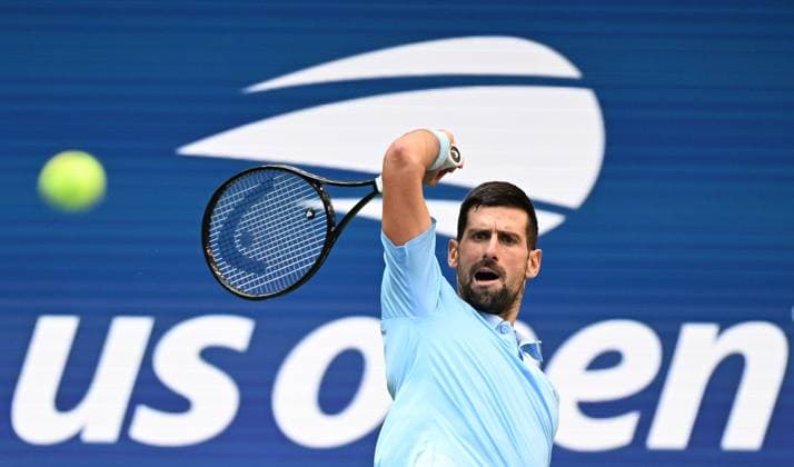 (250906) -- NEW YORK, Sept. 6, 2025 -- Novak Djokovic hits a return during the men s singles semifinal match between Novak Djokovic of Serbia and Carlos Alcaraz of Spain at the 2025 US Open tennis championships in New York, the United States, Sept. 5, 2025. ) (SP)U.S.-NEW YORK-TENNIS-US OPEN-MEN S SINGLES-SEMIFINALS LixRui 