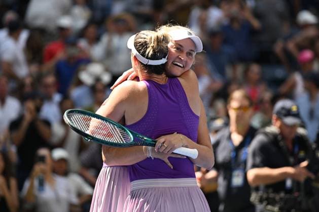 (250906) -- NEW YORK, Sept. 6, 2025 -- Gabriela Dabrowski (front) Erin Routliffe celebrate winning the women s doubles final match between Gabriela Dabrowski of Canada Erin Routliffe of New Zealand and Katerina Siniakova of the Czech Republic Taylor Townsend of the United States at the 2025 US Open tennis championships in New York, the United States, Sept. 5, 2025. ) (SP)U.S.-NEW YORK-TENNIS-US OPEN-WOMEN S DOUBLES LixRui 