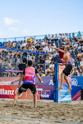 Beach volleyball I German Championships 2025 I Timmendorfer Strand I Day 3 I 06 09 2025 Block attempt Lukas Pfretzschner Eintracht Spontent against Jonas Reinhardt Beach Verein Mainz e V Timmendorfer Strand Schleswig Holstein Germany Copyright: xLobeca JasperxLorenzx