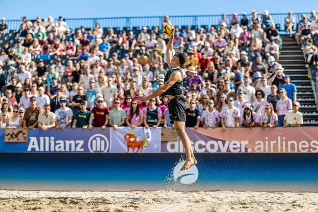 Beach volleyball I German Championships 2025 I Timmendorfer Strand I Day 3 I 06 09 2025 Serve Sven Winter Eintracht Spontent Timmendorfer Strand Schleswig Holstein Germany Copyright: xLobeca JasperxLorenzx