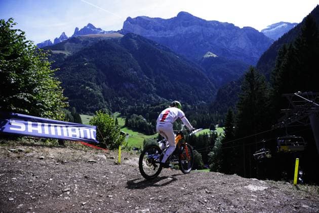 2025 UCI Mountain Bike World Championships Picture by Ed Sykes SWpix.com - 06 09 2025 - Cycling - 2025 UCI Mountain Bike World Championships - Downhill - ChampÃ ry, Valais, Switzerland - Men Junior Final - Copyright: x xSWpix.comx(t axPhotographyxHubxLtd)xEdxSykes SWpix.comx SWP-3030-2036