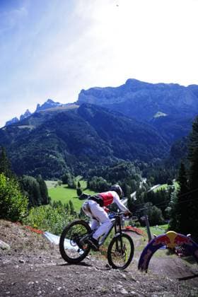 2025 UCI Mountain Bike World Championships Picture by Ed Sykes SWpix.com - 06 09 2025 - Cycling - 2025 UCI Mountain Bike World Championships - Downhill - ChampÃ ry, Valais, Switzerland - Men Junior Final - NoÃ Forlin (Switzerland) Copyright: x xSWpix.comx(t axPhotographyxHubxLtd)xEdxSykes SWpix.comx SWP-3030-2039