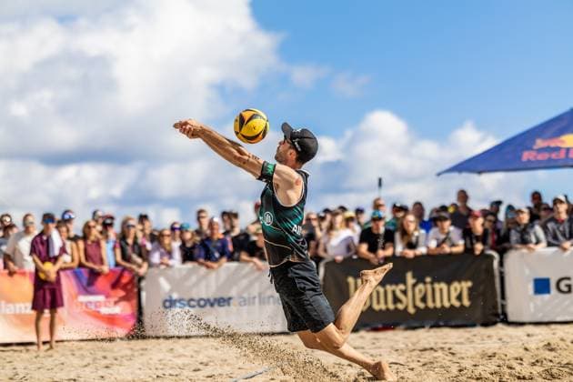 Beach volleyball I German Championships 2025 I Timmendorfer Strand I Day 3 I 06 09 2025 Clemens Wickler ETV Hamburg bags the ball Timmendorfer Strand Schleswig Holstein Germany Copyright: xLobeca JasperxLorenzx