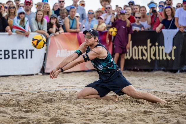 Beach volleyball I German Championships 2025 I Timmendorfer Strand I Day 3 I 06 09 2025 Nils Ehlers ETV Hamburg digs the ball Timmendorfer Strand Schleswig Holstein Germany Copyright: xLobeca JasperxLorenzx