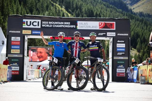 2025 UCI Mountain Bike World Championships Picture by Michal Cerveny SWpix.com - 06 09 2025 - Cycling - 2025 UCI Mountain Bike World Championships - Mountain Bike Marathon, Verbier to Val d Anniviers (Grimentz), Valais, Switzerland - Keegan Swenson (United States) wins the Men s Mountain Bike Marathon World Championship, WM, Weltmeisterschaft with Samuele Porro (Italy) finishes second and Hector Leonardo Paez Leon (Colombia) finishing third Copyright: x xSWpix.comx(t axPhotographyxHubxLtd)xMichalxCerveny SWpix.comx SWP-3030-2085