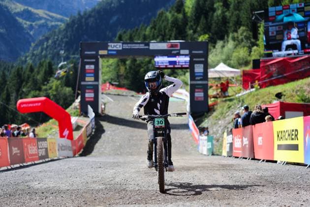 2025 UCI Mountain Bike World Championships Picture by Alex Whitehead SWpix.com - 06 09 2025 - Cycling - 2025 UCI Mountain Bike World Championships - Downhill - ChampÃ ry, Valais, Switzerland - Men Junior Final - Sterling Stevens-McNab (New Zealand) Copyright: x xSWpix.comx(t axPhotographyxHubxLtd)xAlexxWhitehead SWpix.comx SWP-3030-2092