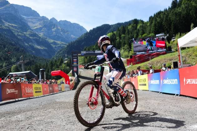 2025 UCI Mountain Bike World Championships Picture by Alex Whitehead SWpix.com - 06 09 2025 - Cycling - 2025 UCI Mountain Bike World Championships - Downhill - ChampÃ ry, Valais, Switzerland - Men Junior Final - Bode Burke (United States) Copyright: x xSWpix.comx(t axPhotographyxHubxLtd)xAlexxWhitehead SWpix.comx SWP-3030-2103