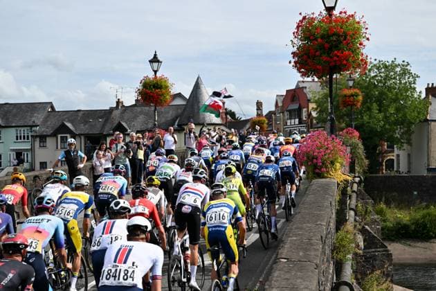 2025 Lloyds Tour of Britain Picture by Bruce Rollinson SWpix.com - 06 09 2025 - Cycling - 2025 Lloyds Tour of Britain - Stage 5: Pontypool to The Tumble - The Peloton - Rory Townsend (Q36.5 Pro Cycling Team), Samuel Watson (INEOS Grenadiers), Josh Charlton (Great Britain), Ben Chilton (Great Britain) Copyright: x xSWpix.comx(t axPhotographyxHubxLtd)xBrucexRollinson SWpix.comx SWP-3069-2555