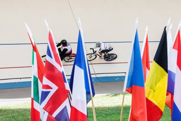 Constantin Lohse GER behind Carsten Strassmann GER, pacemakers ride past the flags of the participating nations Symbolic image, 05 09 2025, Erfurt Germany , Track Cycling, Stand-up and Derny European Championships 2025 xprx