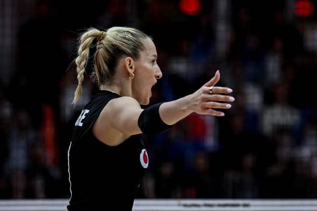 Turkiye v Japan - FIVB Women’s World Volleyball Championship BANGKOK, THAILAND - SEPTEMBER 06: Gizem Orge (1) of Turkiye celebrates after scoring a point during the FIVB Women’s Volleyball World Championship, WM, Weltmeisterschaft semi-final match between Turkiye and Japan at Huamark Indoor Stadium in Bangkok, Thailand, on September 06, 2025. Mustafa Hatipoglu Anadolu Bangkok Thailand. Editorial use only. Please get in touch for any other usage.  Copyright: x2025xAnadoluxMustafaxHatipoglux