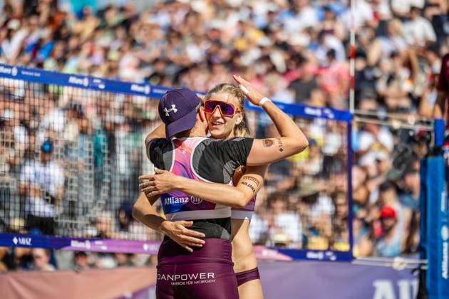 Beach volleyball I German Championships 2025 I Timmendorfer Strand I Day 3 I 06 09 2025 Melanie Gernert Füchse Berlin Reinickendorf e V and Nele Barber Füchse Berlin Reinickendorf e V embrace after winning a point Timmendorfer Strand Schleswig Holstein Germany Copyright: xLobeca JasperxLorenzx