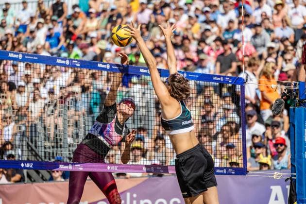 Beach Volleyball I German Championships 2025 I Timmendorfer Strand I Day 3 I 06 09 2025 Attack Melanie Gernert Füchse Berlin Reinickendorf e V against the block of Janne Uhl Eintracht Spontent Timmendorfer Strand Schleswig Holstein Germany Copyright: xLobeca JasperxLorenzx