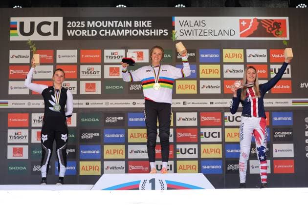 2025 UCI Mountain Bike World Championships Picture by Alex Whitehead SWpix.com - 06 09 2025 - Cycling - 2025 UCI Mountain Bike World Championships - Downhill - ChampÃ ry, Valais, Switzerland - Women Junior Final - Rosa Zierl (Austria) receiving the Gold Medal to become World Champion with Eliana Hulsebosch (New Zealand) receiving the Silver Medal and Aletha Ostgaard (United States) receiving the Bronze Medal Copyright: x xSWpix.comx(t axPhotographyxHubxLtd)xAlexxWhitehead SWpix.comx SWP-3030-2198