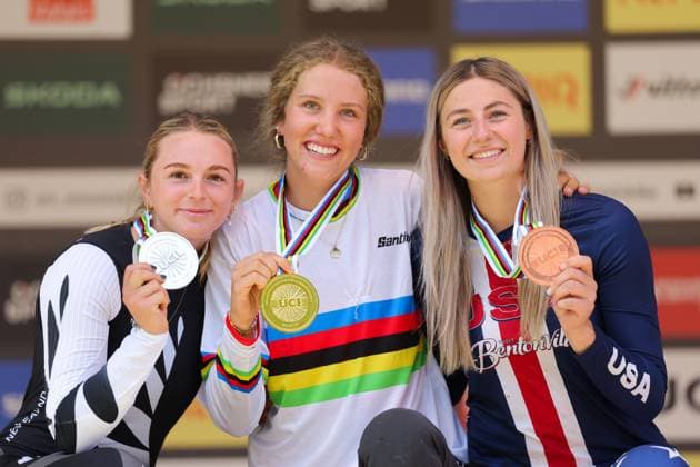 2025 UCI Mountain Bike World Championships Picture by Alex Whitehead SWpix.com - 06 09 2025 - Cycling - 2025 UCI Mountain Bike World Championships - Downhill - ChampÃ ry, Valais, Switzerland - Women Junior Final - Rosa Zierl (Austria) receiving the Gold Medal to become World Champion with Eliana Hulsebosch (New Zealand) receiving the Silver Medal and Aletha Ostgaard (United States) receiving the Bronze Medal Copyright: x xSWpix.comx(t axPhotographyxHubxLtd)xAlexxWhitehead SWpix.comx SWP-3030-2211