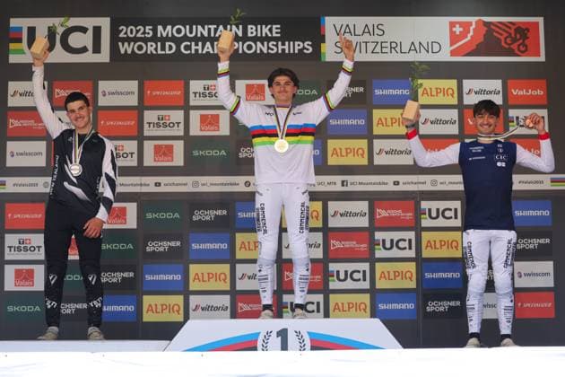 2025 UCI Mountain Bike World Championships Picture by Alex Whitehead SWpix.com - 06 09 2025 - Cycling - 2025 UCI Mountain Bike World Championships - Downhill - ChampÃ ry, Valais, Switzerland - Men Junior Final - Podium - Max Alran (France) receiving the Gold Medal to become World Champion with Tyler Waite (New Zealand) receiving the Silver Medal and Till Alran (France) receiving the Bronze Medal Copyright: x xSWpix.comx(t axPhotographyxHubxLtd)xAlexxWhitehead SWpix.comx SWP-3030-2235