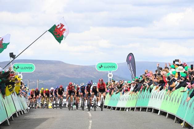 2025 Lloyds Tour of Britain Picture by Simon Wilkinson SWpix.com - 06 09 2025 - Cycling - 2025 Lloyds Tour of Britain - Stage 5: Pontypool to The Tumble - Geraint Thomas (INEOS Grenadiers) climbing the Tumble Copyright: x xSWpix.comx(t axPhotographyxHubxLtd)xSimonxWilkinson SWpix.comx SWP-3069-2557