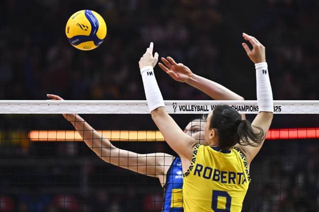 Italy v Brazil - FIVB Women’s World Volleyball Championship??????? BANGKOK, THAILAND - SEPTEMBER 06: Roberta Silva Ratzke (9) of Brazil in action during the FIVB Women’s Volleyball World Championship, WM, Weltmeisterschaft semi-final match between Italy and Brazil at Huamark Indoor Stadium in Bangkok, Thailand, on September 06, 2025. Mustafa Hatipoglu Anadolu Banghok Thailand. Editorial use only. Please get in touch for any other usage.  Copyright: x2025xAnadoluxMustafaxHatipoglux