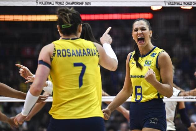 Italy v Brazil - FIVB Women’s World Volleyball Championship??????? BANGKOK, THAILAND - SEPTEMBER 06: Players of Brazil celebrate after scoring a point during the FIVB Women’s Volleyball World Championship, WM, Weltmeisterschaft semi-final match between Italy and Brazil at Huamark Indoor Stadium in Bangkok, Thailand, on September 06, 2025. Mustafa Hatipoglu Anadolu Banghok Thailand. Editorial use only. Please get in touch for any other usage.  Copyright: x2025xAnadoluxMustafaxHatipoglux