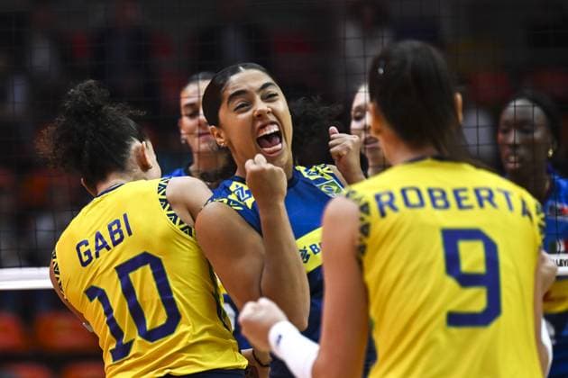 Italy v Brazil - FIVB Women’s World Volleyball Championship??????? BANGKOK, THAILAND - SEPTEMBER 06: Players of Brazil celebrate after scoring a point during the FIVB Women’s Volleyball World Championship, WM, Weltmeisterschaft semi-final match between Italy and Brazil at Huamark Indoor Stadium in Bangkok, Thailand, on September 06, 2025. Mustafa Hatipoglu Anadolu Banghok Thailand. Editorial use only. Please get in touch for any other usage.  Copyright: x2025xAnadoluxMustafaxHatipoglux