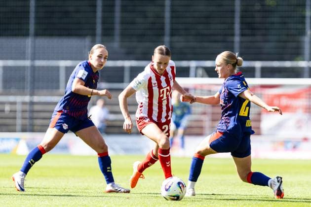 Google Pixel Women Bundesliga 1 FC Cologne Women RB Leipzig Women 06 09 2025 Laura Donhauser 1 FC Cologne Women, 25 , Victoria Krug RB Leipzig Women, 20 Google Pixel Women Bundesliga 1 FC Cologne Women RB Leipzig Women Franz Kremer Stadion, Cologne 06 09 2025 Copyright: xBEAUTIFULxSPORTS Buriakovx