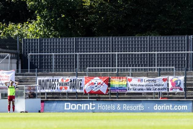Google Pixel Women Bundesliga 1 FC Cologne Women RB Leipzig Women 06 09 2025 flags hanging on the fence behind the goal Google Pixel Women Bundesliga 1 FC Cologne Women RB Leipzig Women Franz Kremer Stadium, Cologne 06 09 2025 Copyright: xBEAUTIFULxSPORTS Buriakovx