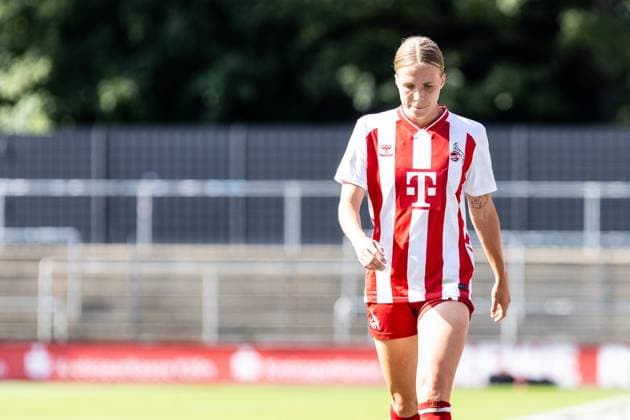 Google Pixel Women Bundesliga 1 FC Cologne Women RB Leipzig Women 06 09 2025 Celina Degen 1 FC Cologne Women, 5 leaves the pitch, red card Google Pixel Women Bundesliga 1 FC Cologne Women RB Leipzig Women Franz Kremer Stadium, Cologne 06 09 2025 Copyright: xBEAUTIFULxSPORTS Buriakovx