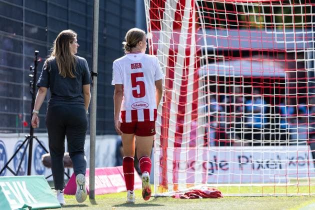 Google Pixel Women Bundesliga 1 FC Cologne Women RB Leipzig Women 06 09 2025 Celina Degen 1 FC Cologne Women, 5 leaves the pitch, red card Google Pixel Women Bundesliga 1 FC Cologne Women RB Leipzig Women Franz Kremer Stadium, Cologne 06 09 2025 Copyright: xBEAUTIFULxSPORTS Buriakovx