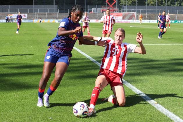 05 09 2025, xsscx, Frauen Fuï¬ball, 1 FC Köln RB Leipzig, 1 Fuï¬ball Bundesliga, 01 Spieltag, Franz Kremer Stadion, Saison 2025 2026 Delice Boboy RB Leipzig 17 im Zweikampf gegen Celina Degen 1 FC Koeln 05 DFB regulations prohibit any use of photographs as image sequences and or quasi video Nordrhein Westfalen Germany Nordrhein Westfalen Germany