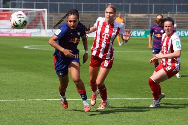 05 09 2025, xsscx, Frauen Fuï¬ball, 1 FC Köln RB Leipzig, 1 Fuï¬ball Bundesliga, 01 Spieltag, Franz Kremer Stadion, Saison 2025 2026 Delice Boboy RB Leipzig 17 im Zweikampf gegen Celina Degen 1 FC Koeln 05 DFB regulations prohibit any use of photographs as image sequences and or quasi video Nordrhein Westfalen Germany Nordrhein Westfalen Germany