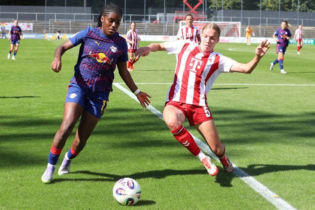 05 09 2025, xsscx, Frauen Fuï¬ball, 1 FC Köln RB Leipzig, 1 Fuï¬ball Bundesliga, 01 Spieltag, Franz Kremer Stadion, Saison 2025 2026 Delice Boboy RB Leipzig 17 im Zweikampf gegen Celina Degen 1 FC Koeln 05 DFB regulations prohibit any use of photographs as image sequences and or quasi video Nordrhein Westfalen Germany Nordrhein Westfalen Germany