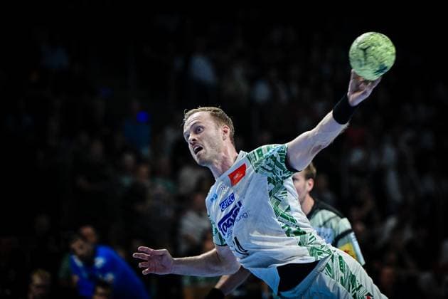 06 09 2025, xlakx, Handball Daikin HBL, Fuechse Berlin SC Magdeburg v l Omar Ingi Magnusson SC Magdeburg , goes for the jump shot Berlin Daniel Lakomski