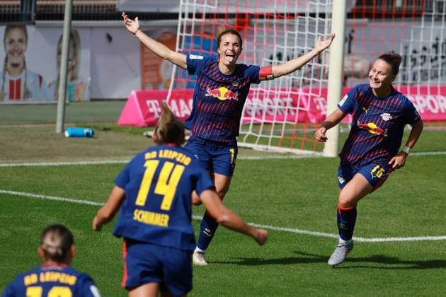 Sport 1 FC Köln vs RB Leipzig, Soccer Women, 1 Bundesliga, Cheering after the 2-0 goal for Leipzig by Sandra Starke Leipzig , Bild , 06 09 25
