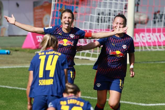 Sport 1 FC Köln vs RB Leipzig, Soccer Women, 1 Bundesliga, Cheering after the 2-0 goal for Leipzig by Sandra Starke Leipzig , Bild , 06 09 25