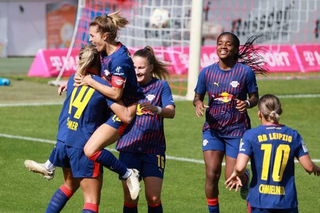 Sport 1 FC Köln vs RB Leipzig, Soccer Women, 1 Bundesliga, Cheering after the 2-0 goal for Leipzig by Sandra Starke Leipzig , Bild , 06 09 25