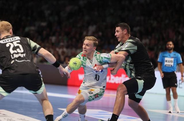 GER HBL Season 2025 2026 FÜCHSE Berlin vs SC Magdeburg, 06 09 25, Max Schmeling Halle, Berlin, Matthes LANGHOFF Füchse Berlin 25 , Gisli KRISTJANSSON SC Magdeburg 10 , Mijajlo MARSENIC Füchse Berlin 93 , Defensive work, fight