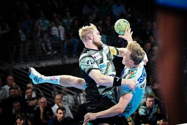 06 09 2025, xlakx, Handball Daikin HBL, Fuechse Berlin SC Magdeburg v l Matthes Langhoff Fuechse Berlin , Gisli Kristjansson SC Magdeburg , duel, fight, tackle Berlin Daniel Lakomski