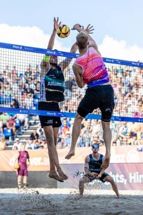 Beach volleyball I German Championships 2025 I Timmendorfer Strand I Day 3 I 06 09 2025 In the block Benedikt Sagstetter Eintracht Spontent against Jonas Reinhardt Beach Verein Mainz e V Timmendorfer Strand Schleswig Holstein Germany Copyright: xLobeca JasperxLorenzx