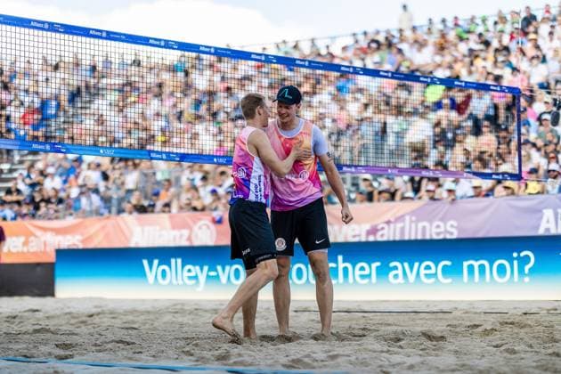 Beach volleyball I German Championships 2025 I Timmendorfer Strand I Day 3 I 06 09 2025 Jonas Reinhardt Beach Verein Mainz e V and Robin Sowa FC St Pauli high-five each other Timmendorfer Strand Schleswig Holstein Germany Copyright: xLobeca JasperxLorenzx