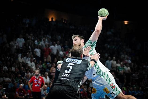 06 09 2025, xlakx, Handball Daikin HBL, Fuechse Berlin SC Magdeburg f l Max Darj Fuechse Berlin , Albin Lagergren SC Magdeburg , goes for a jump shot Berlin Daniel Lakomski