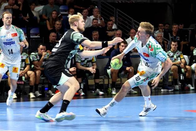 DEU, DHB, 1 HBL, Fuechse Berlin vs SC Magdeburg, 06 09 2025, Max Schmeling Halle, Berlin, DEU, DHB, 1 HBL, Fuechse Berlin vs SC Magdeburg, in the picture Matthes Langhoff Fuechse Berlin 25 , GISLI THORGEIR KRISTJANSSON SC Magdeburg 10 nordphotoxGmbHx xEngler nph00076