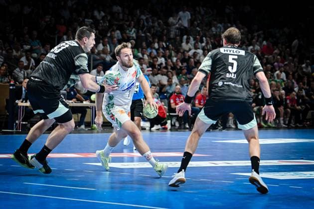 06 09 2025, xlakx, Handball Daikin HBL, Fuechse Berlin SC Magdeburg v l Mijajlo Marsenic Fuechse Berlin , Albin Lagergren SC Magdeburg , Max Darj Fuechse Berlin duel, duel, fight, tackle Berlin Daniel Lakomski