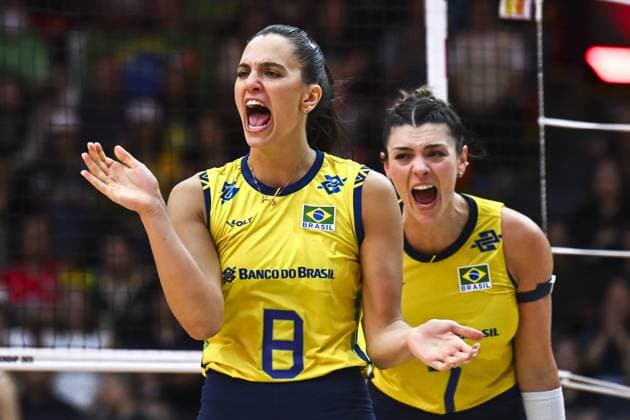 Italy v Brazil - FIVB Women’s World Volleyball Championship BANGKOK, THAILAND - SEPTEMBER 06: Players of Brazil celebrate after scoring a point during the FIVB Women’s Volleyball World Championship, WM, Weltmeisterschaft semi-final match between Italy and Brazil at Huamark Indoor Stadium in Bangkok, Thailand, on September 06, 2025. Mustafa Hatipoglu Anadolu Banghok Thailand. Editorial use only. Please get in touch for any other usage.  Copyright: x2025xAnadoluxMustafaxHatipoglux